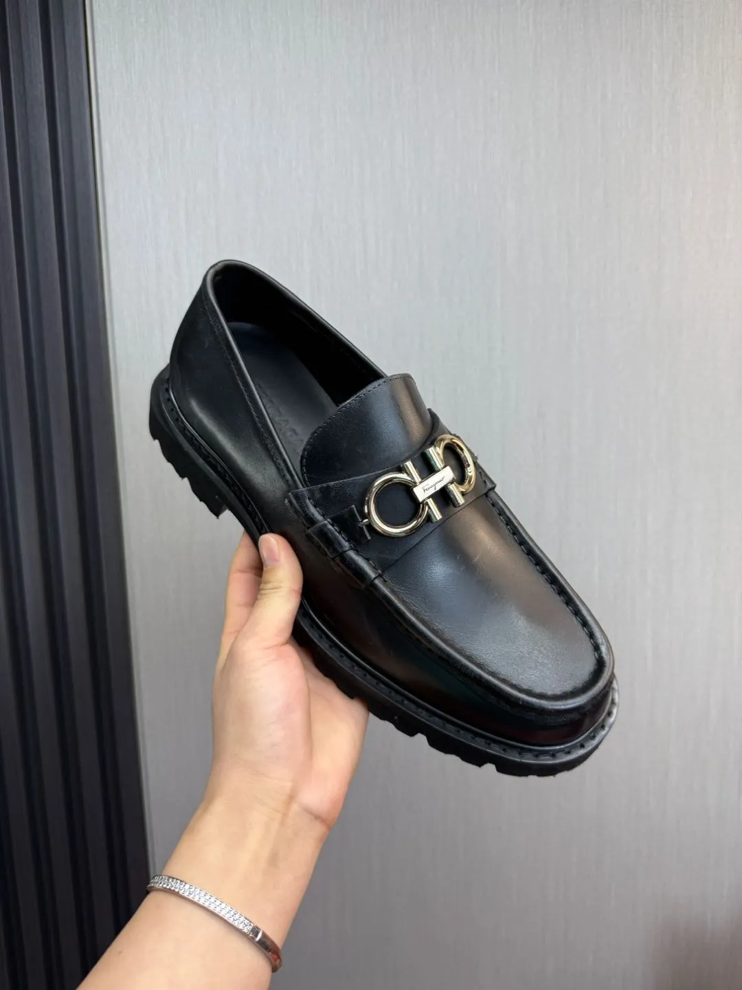 Men's shoes 💰880💰 Ferragamo. [Ferragamo] men's thick-soled loafers, the latest hot style, 1:1 original purchase quality, top quality, imported open-edge beaded cowhide leather on the upper, hand-made three-dimensional stitching highlights the round toe design, the inner foot pads are all imported cowhide, with original lightweight foam outsole, matching code 39-44, (38, 45 custom-made, non-refundable)